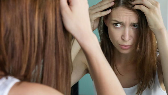 Pickel auf der Kopfhaut? Ursachen und Tipps