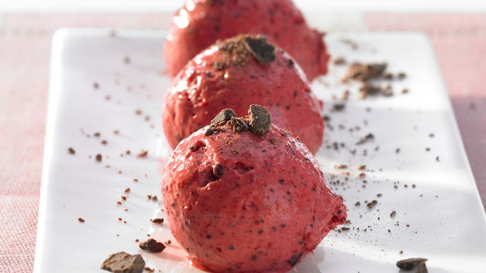 Thermomix Rezept: Himbeereis mit Schokosplittern