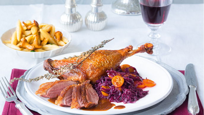 Gänsebrust und -keulen mit Pfifferlings-Schupfnudeln