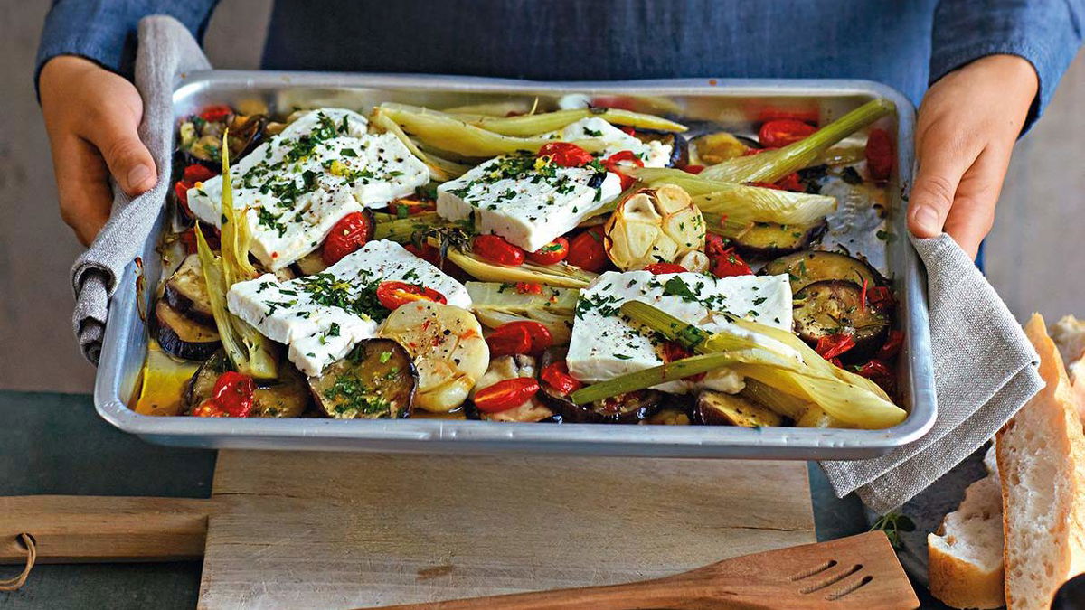 Gebackener Feta auf Ofengemüse 
