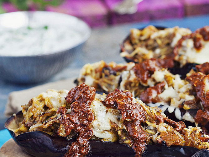 Gefüllte Aubergine mit laktosefreiem Joghurt - hier gibt es das Rezept