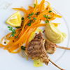 Gegrillte Lammkoteletts mit Kichererbsen-Creme
