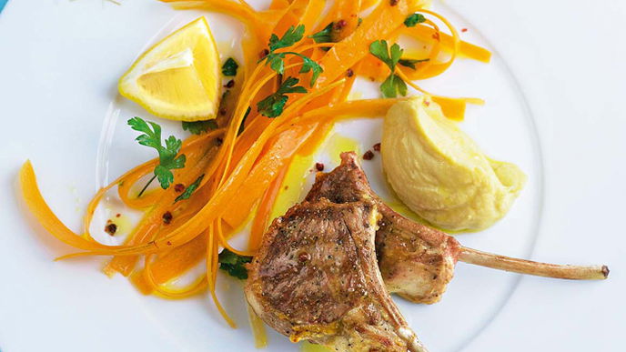 Gegrillte Lammkoteletts mit Kichererbsen-Creme