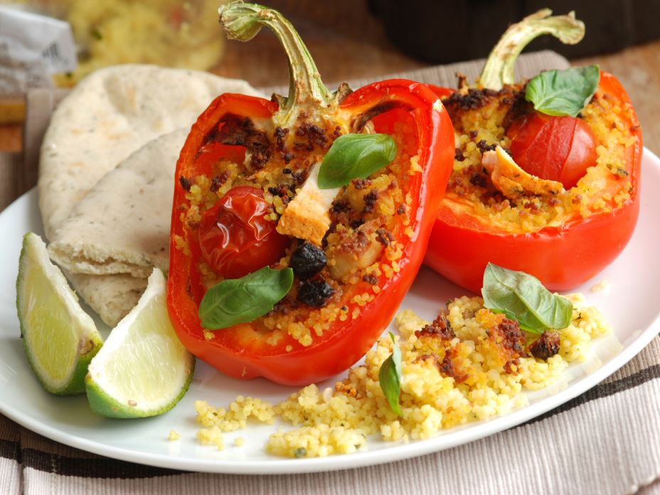 Halbe Paprikas mit Couscous-Füllung