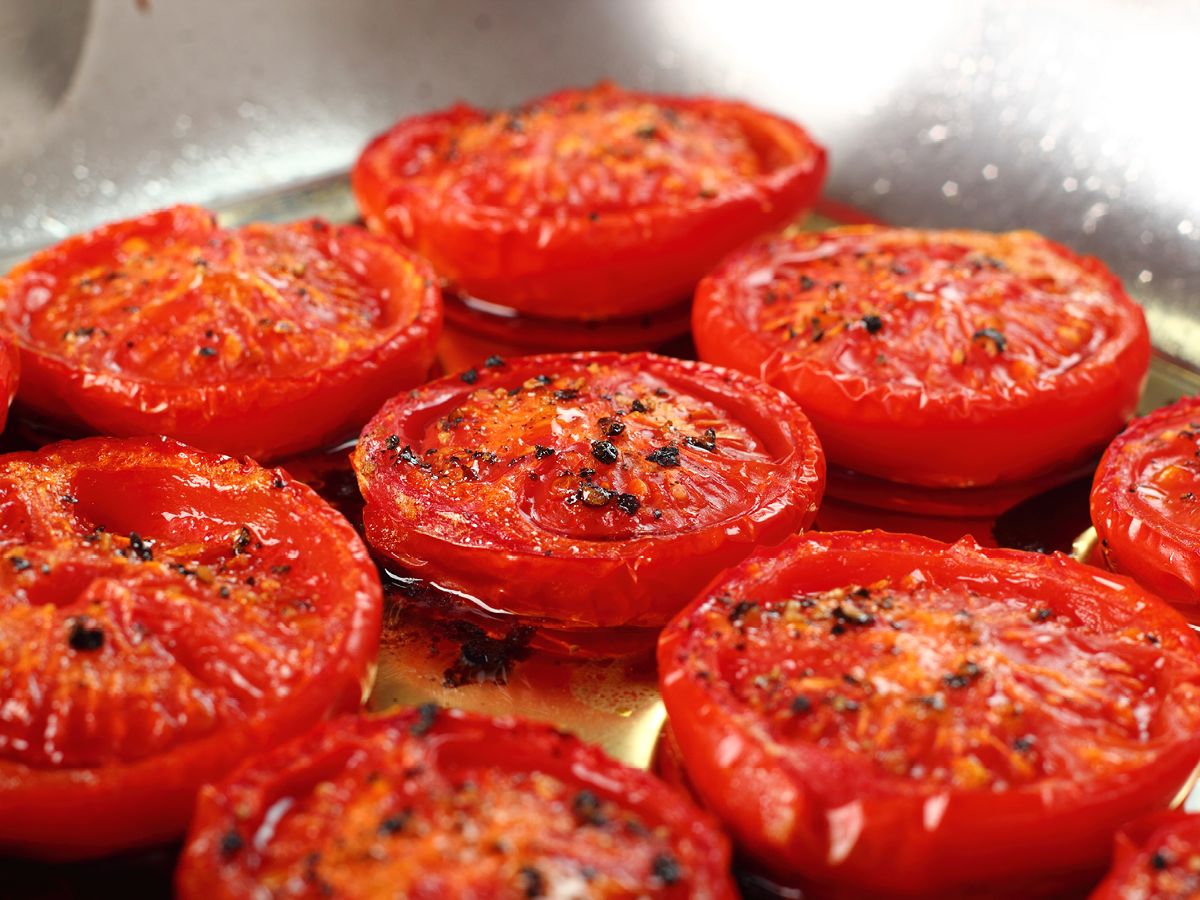 Halbe Tomaten gegrillt mit Kräutermarinade