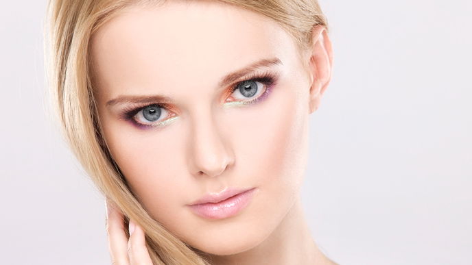 Perfekt geschminkt: Make-up für graue Augen