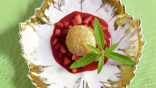 Grießknödel mit Erdbeersoße