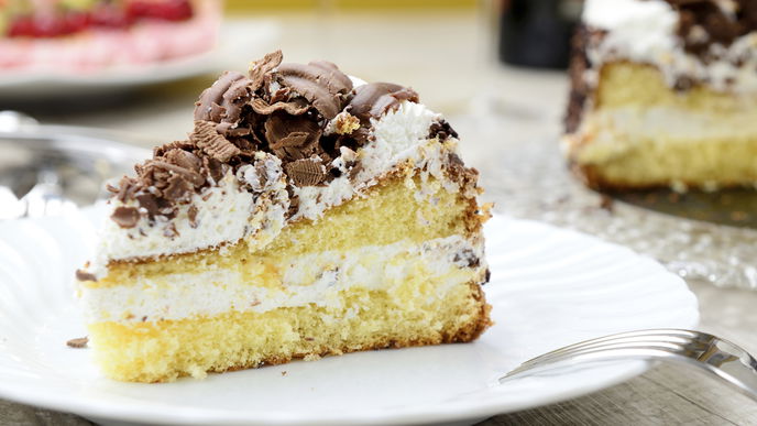 Einfaches Rezept für Grillagetorte mit Baiser