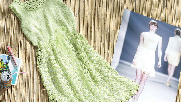 Häkelkleid mit gestricktem Oberteil