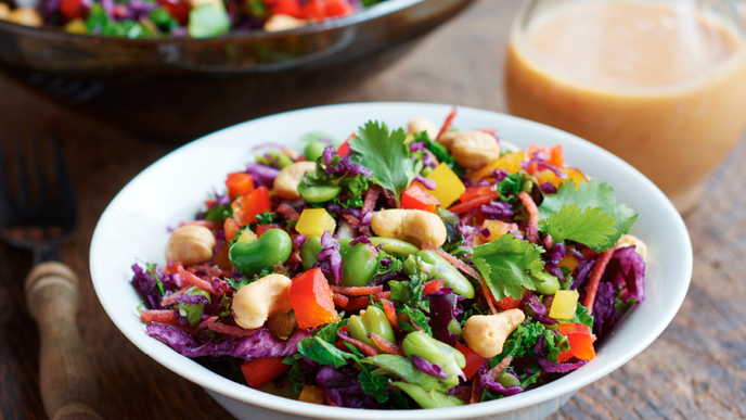 Grünkohlsalat mit Mango und Cashewkernen
