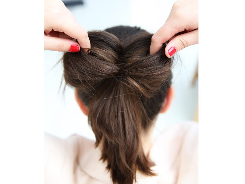 Frisuren-Anleitung: Haarschleife Step 2