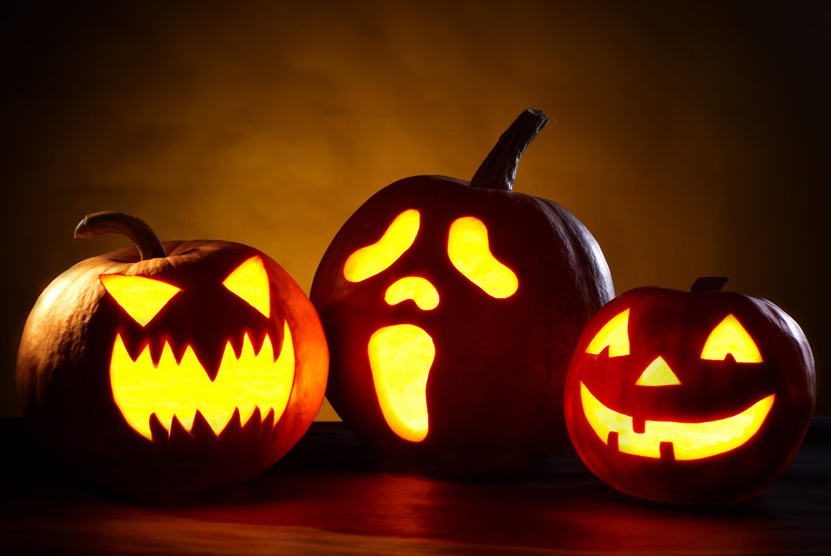 Halloween-Kürbis schnitzen
