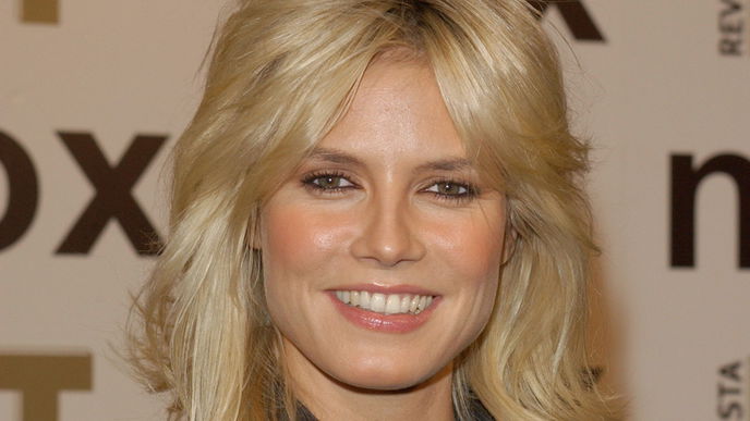 Frisuren-Anleitung: Zauberhafte Retro-Styles