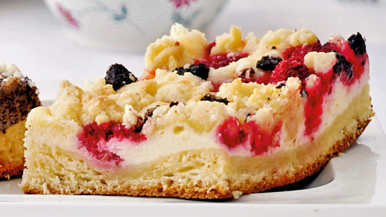 Himbeer-Quarkkuchen mit Oreo-Streuseln