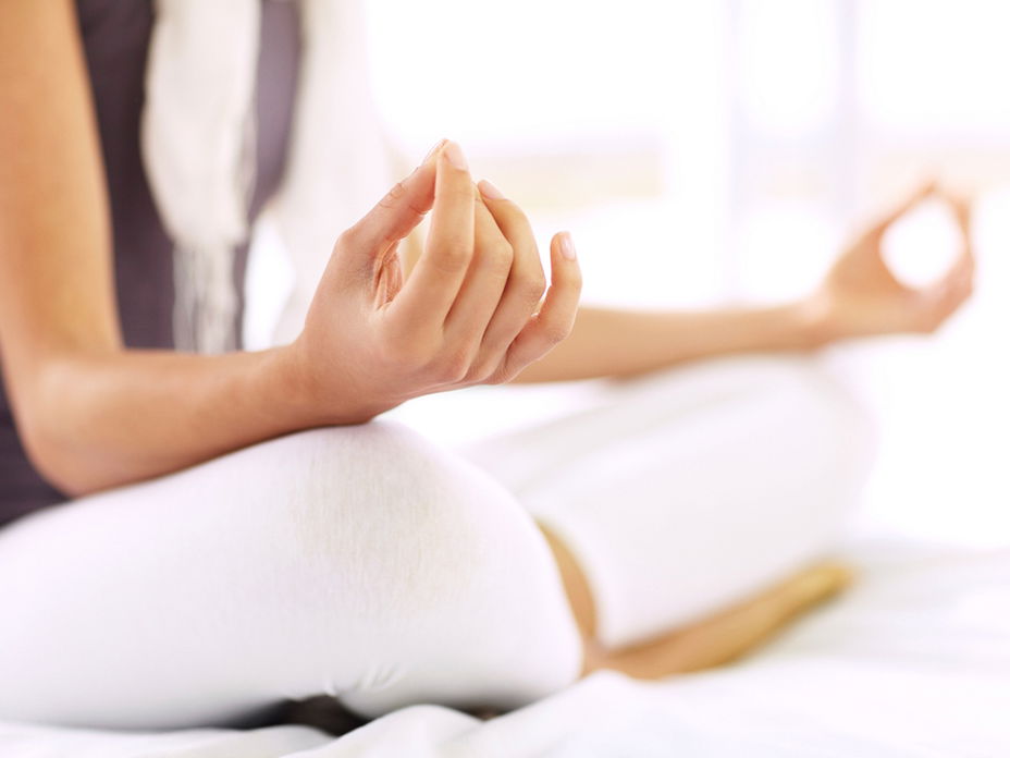 Mit Übungen die Hormone in Schwung bringen - So wirkt Hormonyoga positiv auf Ihre Energie und aktiviert die Hormonproduktion - ganz ohne Medikamente