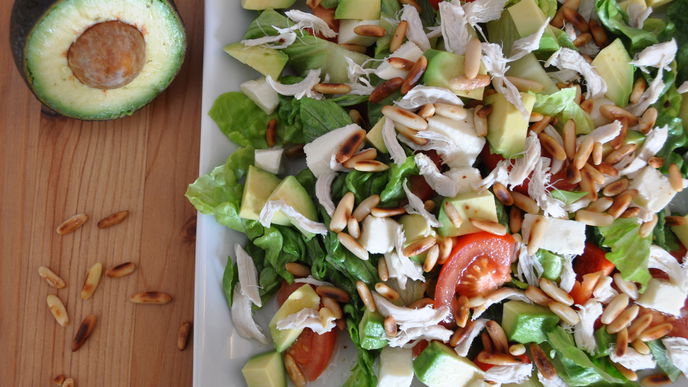 Leichtes Hühnchen-Avocado-Salat Rezept  