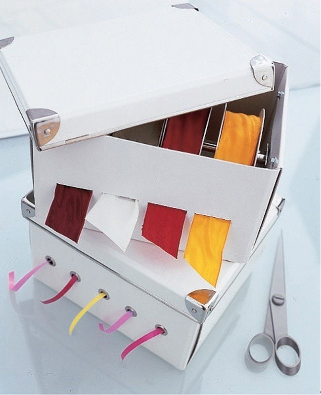 Boxen mit Geschenkband