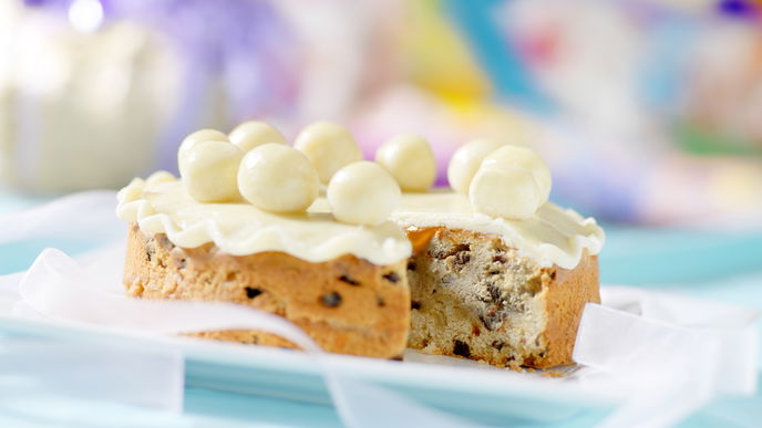 Osterkuchen mit Früchten