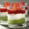 Italienisches Trifle mit Pistazien und Erdbeeren 