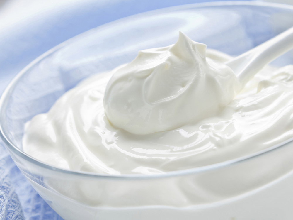 Naturjoghurt - Die Bifidus-Kulturen im Joghurt sind sehr gesund und fördern das Wohl von Magen und Darm