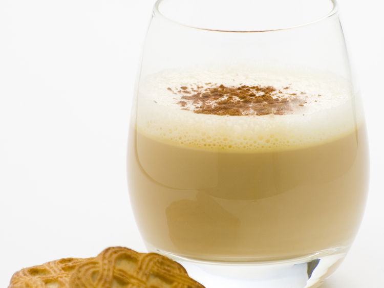 Heißer Kakao mit Kokosmilch