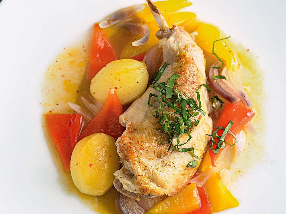 Kaninchenkeule mit Paprikagemüse
