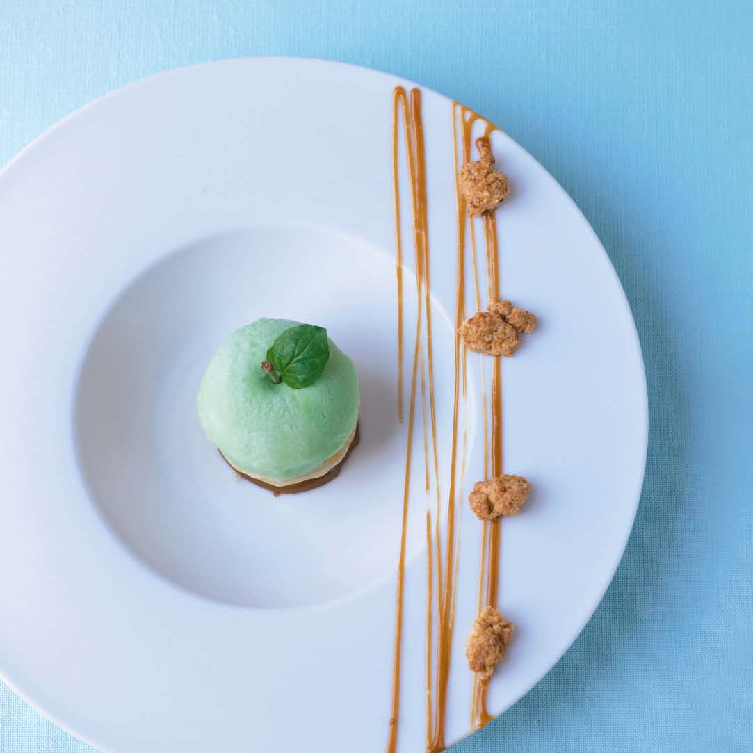 Karamellapfel mit feinem Apfelsorbet - Das Rezept der Starköchin Cornelia Poletto finden Sie hier