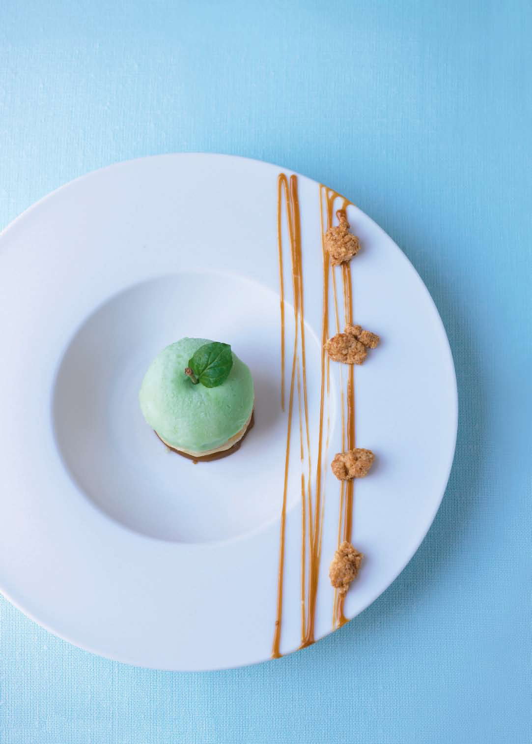 Karamellapfel mit feinem Apfelsorbet - Das Rezept der Starköchin Cornelia Poletto finden Sie hier
