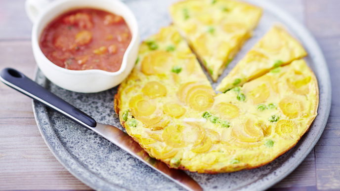 Karottentortilla mit fruchtiger Tomatensauce