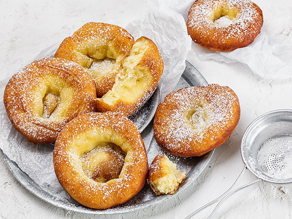 Kniekuechle Ausgezogene Bayerische Krapfen Rezept