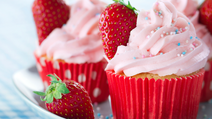 So verzieren Sie Kuchen und Cupcakes
