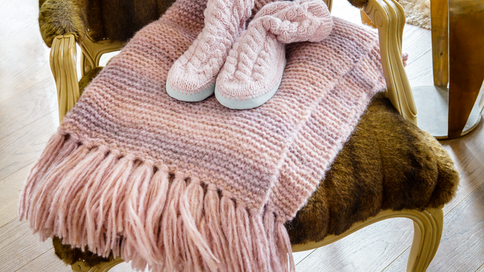 Flauschige Decke selber stricken 