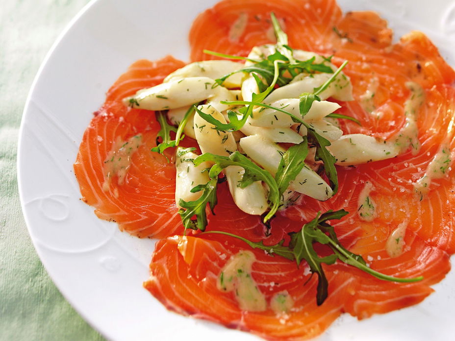 Lachscarpaccio Spargel - Leckeres und leichtes Lachscarpaccio-Rezept mit gebratenem Spargel