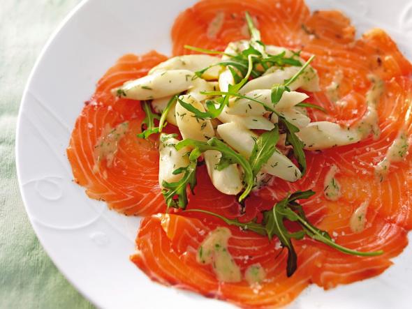 Lachscarpaccio mit gebratenem Spargel
