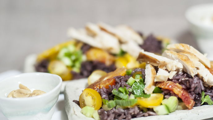 Lauwarmer Orangen-Reissalat mit Hühnchen