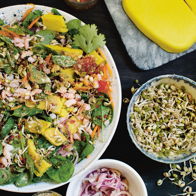Lauwarmer Tofu-Salat mit Sprossen und Papaya