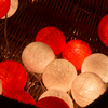Lichterkette basteln: Christmas Cotton Ball Lights