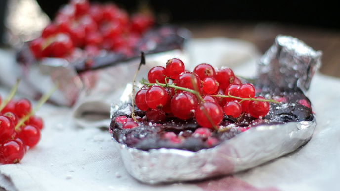 Schokoladige Beeren-Schiffchen