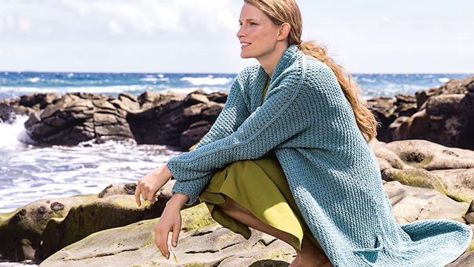 Long-Cardigan in Ozeanblau zum Nachstricken