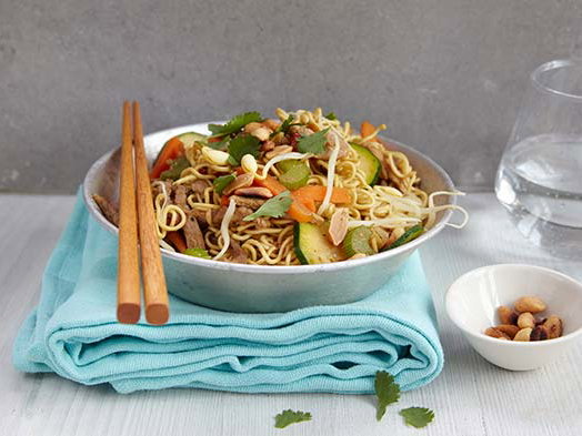 Gebratene Mie-Nudeln mit Schweineschnitzel