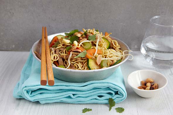 Gebratene Mie-Nudeln mit Schweineschnitzel