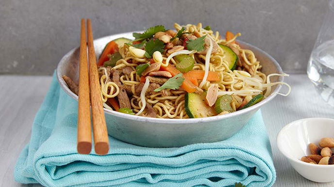 Gebratene Mie-Nudeln mit Schweinefleisch