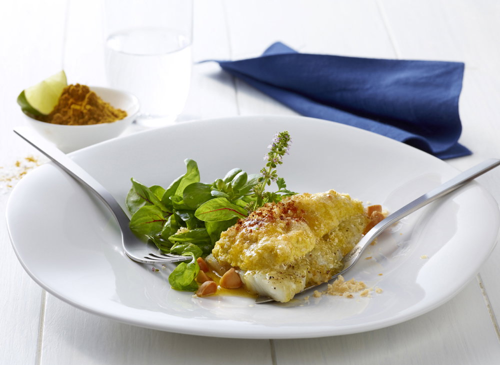 Rezept mit Curryjoghurt gratinierter Zander an Spinatsalat und Macadamianüssen