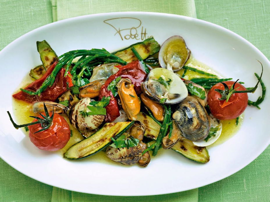 Muschelsalat mit gegrillten Zucchini - das Rezept von Sterneköchin Cornelia Poletto finden Sie bei uns