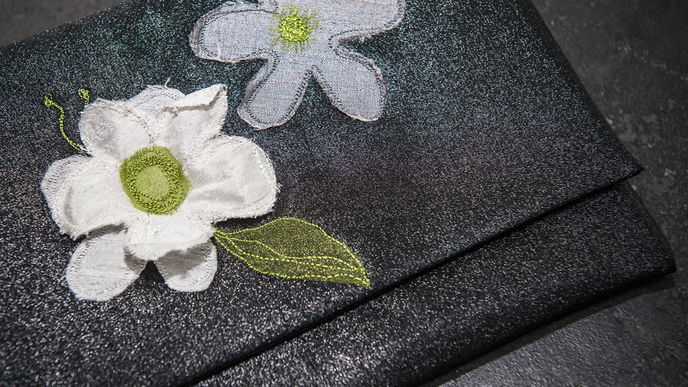 Clutch mit floralen Motiven 