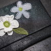 Clutch mit floralen Motiven