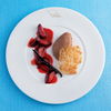 Nougatmousse mit Rotweinpflaumen und Mandelgebäck