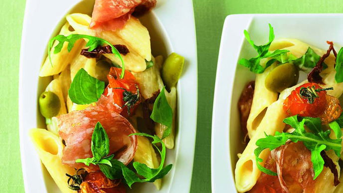 Cornelia Polettos Nudelsalat mit Fenchelsalami