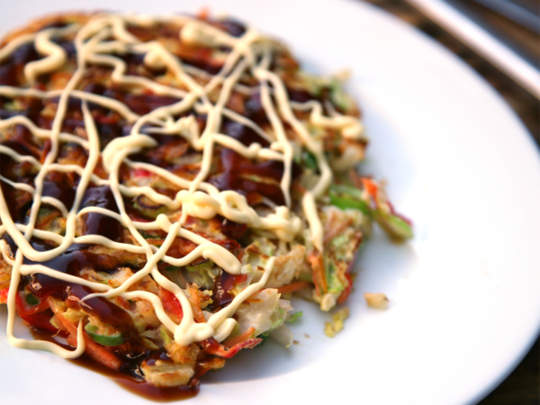 Okonomiyaki mit japanischer Mayonnaise