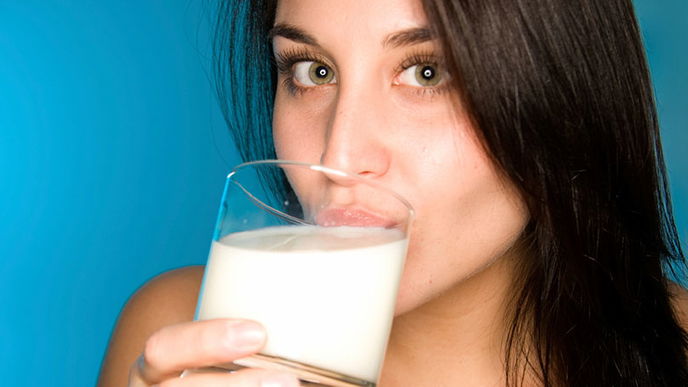 Osteoporose: Warum die Vitamine K und D besser sein sollen als Milch